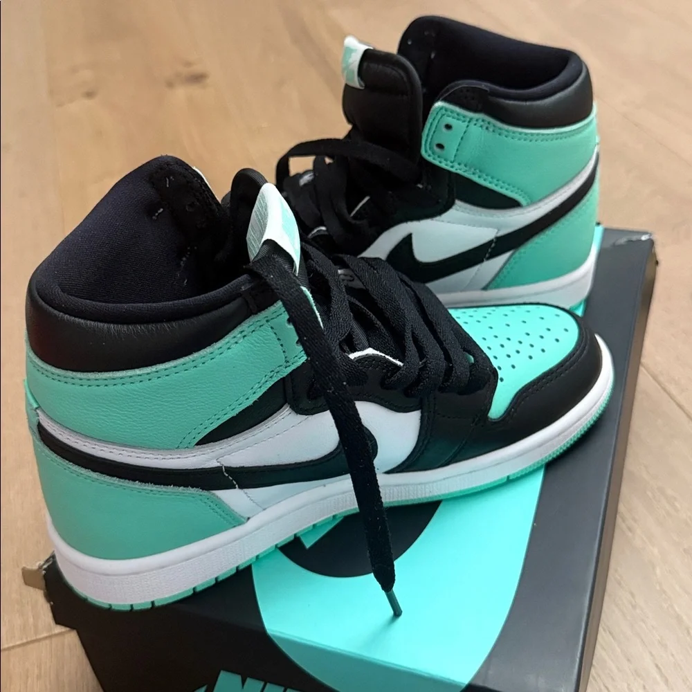 Air Jordan 1 Retro - Picture 9 of 12